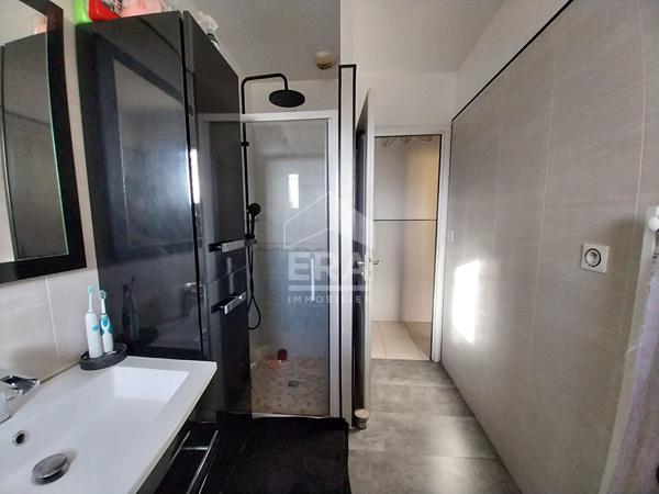 Maison familiale dans un cadre paisible proche commodités