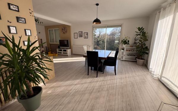 Maison à vendre    6 pièces • 171,16 m2 Rostrenen