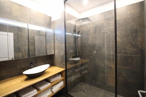 SUPERBE T3 meublé -  HYPER-CENTRE BAYONNAIS