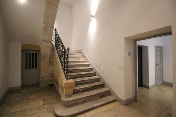 SUPERBE T3 meublé -  HYPER-CENTRE BAYONNAIS