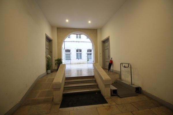 SUPERBE T3 meublé -  HYPER-CENTRE BAYONNAIS