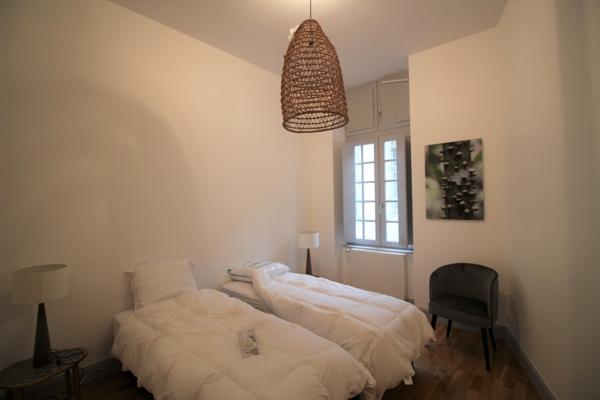 SUPERBE T3 meublé -  HYPER-CENTRE BAYONNAIS