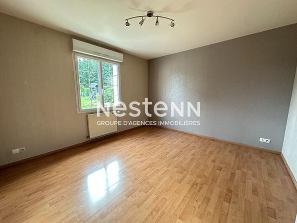 Belle propriété familiale de 202 m² à vendre avec 6 chambres, triple garage et beau terrain clos à Lavernat (72500)