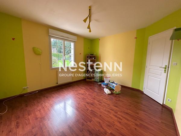 Belle propriété familiale de 202 m² à vendre avec 6 chambres, triple garage et beau terrain clos à Lavernat (72500)