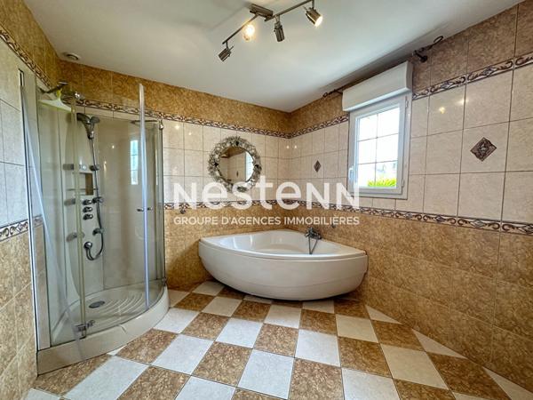 Belle propriété familiale de 202 m² à vendre avec 6 chambres, triple garage et beau terrain clos à Lavernat (72500)