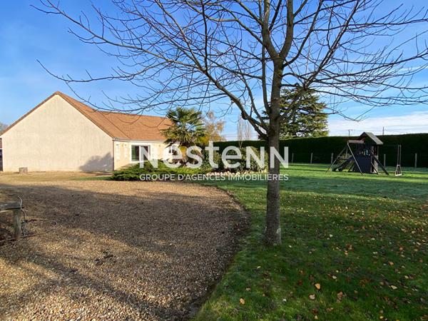 Belle propriété familiale de 202 m² à vendre avec 6 chambres, triple garage et beau terrain clos à Lavernat (72500)