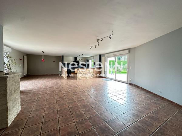 Belle propriété familiale de 202 m² à vendre avec 6 chambres, triple garage et beau terrain clos à Lavernat (72500)