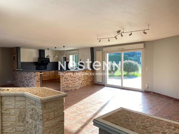 Belle propriété familiale de 202 m² à vendre avec 6 chambres, triple garage et beau terrain clos à Lavernat (72500)