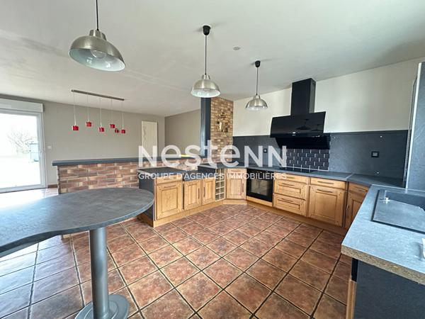 Belle propriété familiale de 202 m² à vendre avec 6 chambres, triple garage et beau terrain clos à Lavernat (72500)