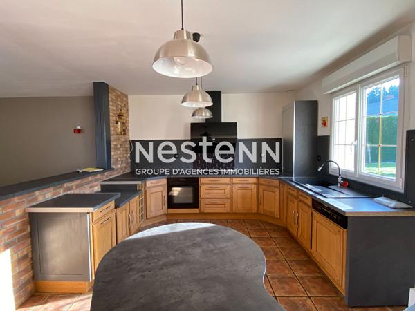 Belle propriété familiale de 202 m² à vendre avec 6 chambres, triple garage et beau terrain clos à Lavernat (72500)