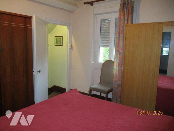 EN BORDURE DE FOUGERES & LECOUSSE
Une maison d'habitation comprenant :
-au rez-de-chaussée : ...