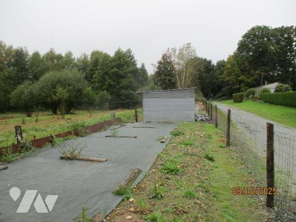 EN BORDURE DE FOUGERES & LECOUSSE
Une maison d'habitation comprenant :
-au rez-de-chaussée : ...