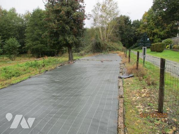 EN BORDURE DE FOUGERES & LECOUSSE
Une maison d'habitation comprenant :
-au rez-de-chaussée : ...