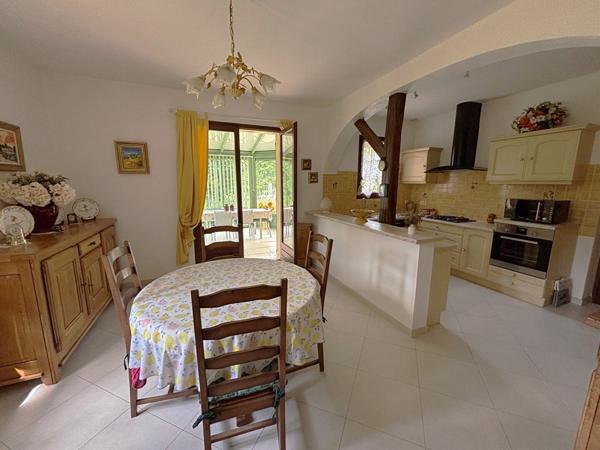 Maison spacieuse à vendre à Thoirette -  5 chambres, 2 salles d'eau cuisine ,salon séjour, garage , appentis,