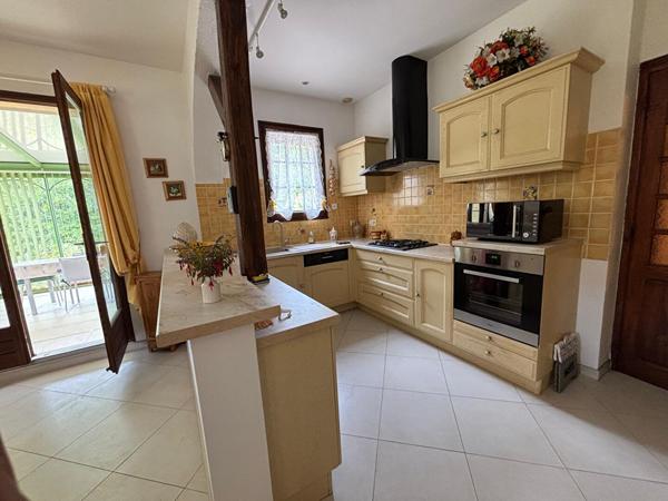 Maison spacieuse à vendre à Thoirette -  5 chambres, 2 salles d'eau cuisine ,salon séjour, garage , appentis,