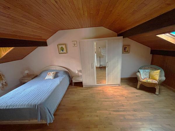 Maison spacieuse à vendre à Thoirette -  5 chambres, 2 salles d'eau cuisine ,salon séjour, garage , appentis,