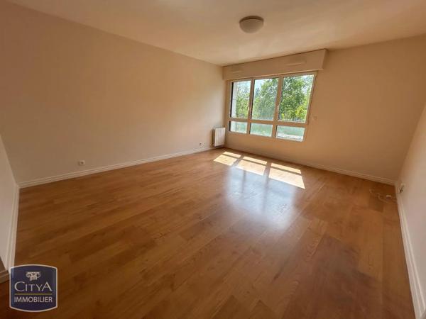 Appartement à louer 2 pièces 46.13m² Laval (53000)