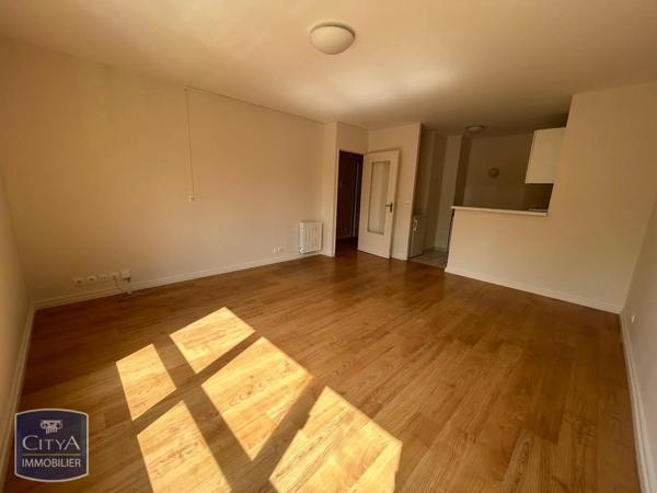 Appartement à louer 2 pièces 46.13m² Laval (53000)
