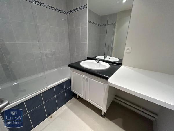 Appartement à louer 2 pièces 46.13m² Laval (53000)