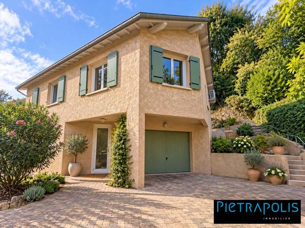 Maison familiale 4 chambres avec terrasse de 80 m² et jardin de 970 m²