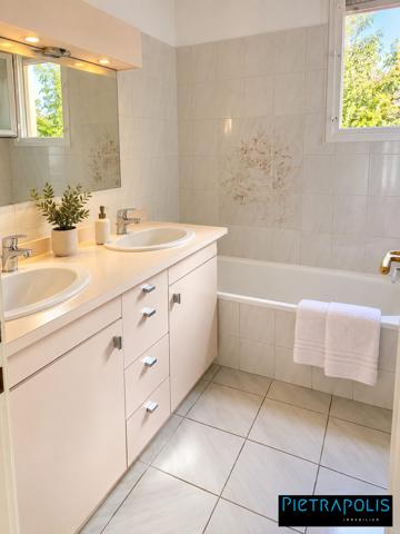 Maison familiale 4 chambres avec terrasse de 80 m² et jardin de 970 m²