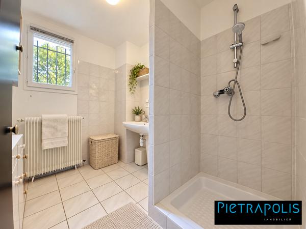 Maison familiale 4 chambres avec terrasse de 80 m² et jardin de 970 m²