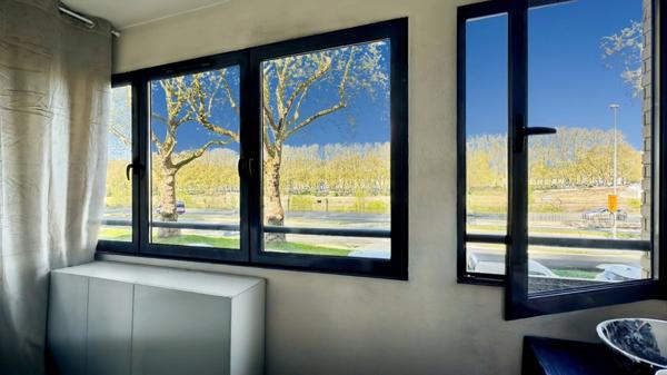 Hyper centre Angers vue Maine : Appartement 5 pièces quai Gambetta avec ascenseur, loggia et place de parking