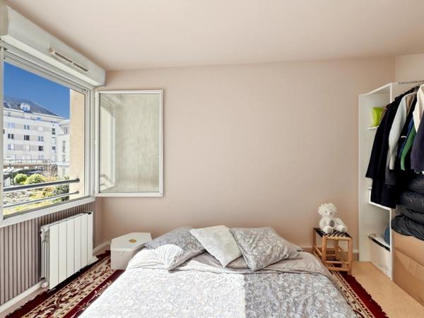 Hyper centre Angers vue Maine : Appartement 5 pièces quai Gambetta avec ascenseur, loggia et place de parking