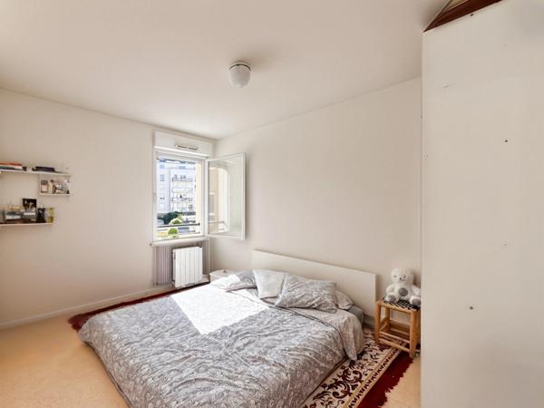 Hyper centre Angers vue Maine : Appartement 5 pièces quai Gambetta avec ascenseur, loggia et place de parking