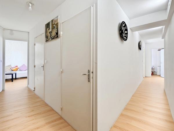 Hyper centre Angers vue Maine : Appartement 5 pièces quai Gambetta avec ascenseur, loggia et place de parking