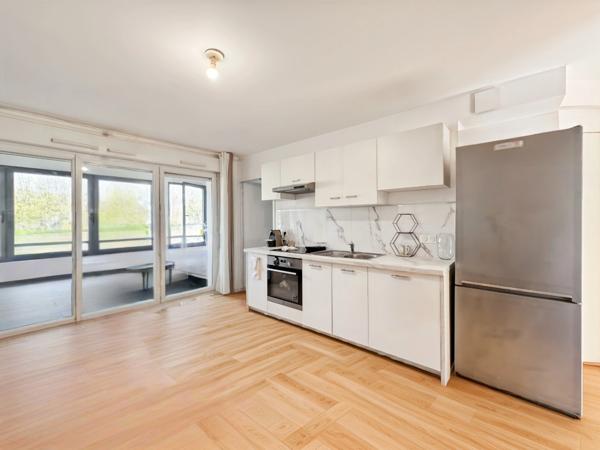 Hyper centre Angers vue Maine : Appartement 5 pièces quai Gambetta avec ascenseur, loggia et place de parking