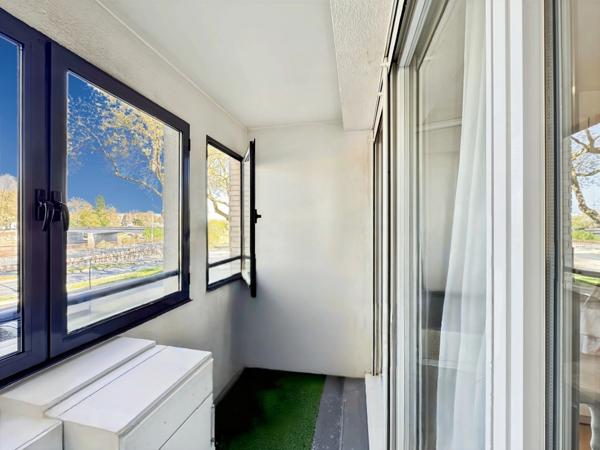 Hyper centre Angers vue Maine : Appartement 5 pièces quai Gambetta avec ascenseur, loggia et place de parking