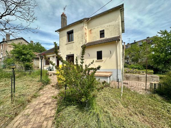 Maison individuelle avec 3 chambres, à rénover