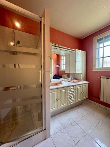 Maison individuelle avec 3 chambres, à rénover