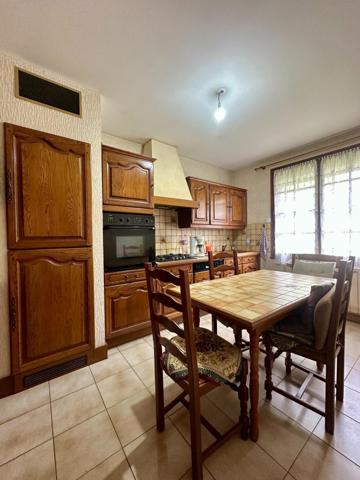 Maison individuelle avec 3 chambres, à rénover