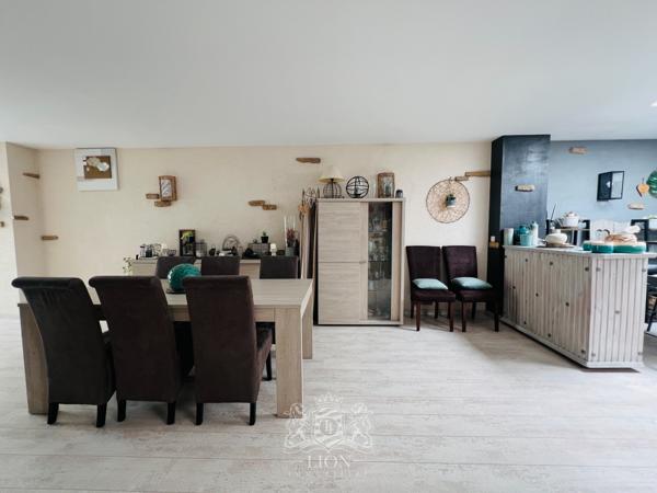 Grande Maison avec garage à proximité du métro