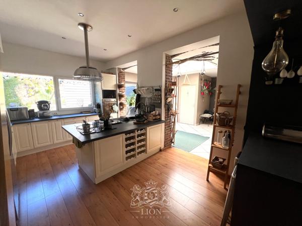 Grande Maison avec garage à proximité du métro