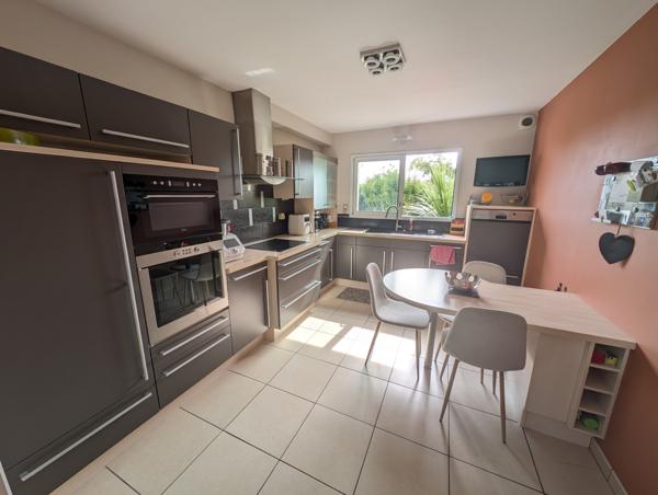 Brie (35150) Maison contemporaine – Véranda, carport, jardin clos – Brie 35150 (proche Janzé / Rennes)