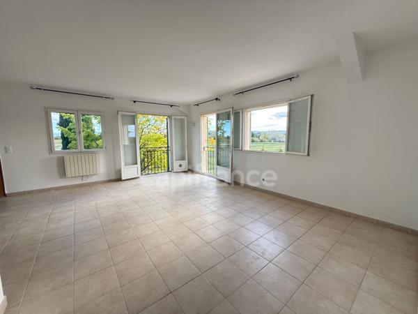 Appartement à vendre 3 pièces 62 m2 et jardin de 83 m2 VILLELAURE (84)