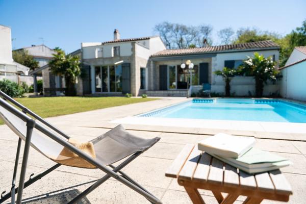 VILLA PISCINE FACE MER LA BREE LES BAINS