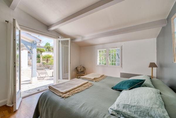 VILLA PISCINE FACE MER LA BREE LES BAINS