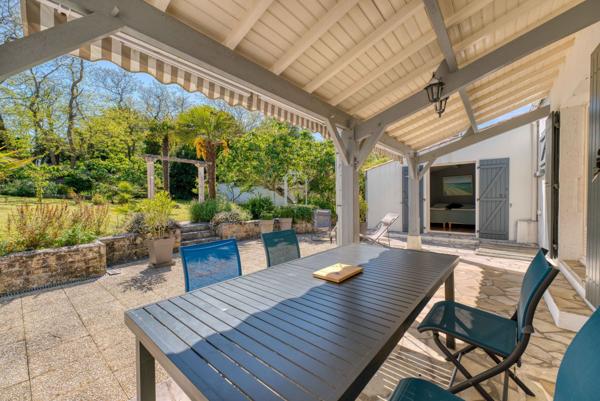 VILLA PISCINE FACE MER LA BREE LES BAINS