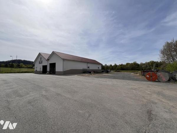 BÂTIMENT PROFESSIONNEL 484 m² – TERRAIN CLOS 3 000 m² – ZONE ARTISANALE