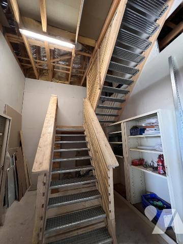 BÂTIMENT PROFESSIONNEL 484 m² – TERRAIN CLOS 3 000 m² – ZONE ARTISANALE