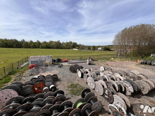 BÂTIMENT PROFESSIONNEL 484 m² – TERRAIN CLOS 3 000 m² – ZONE ARTISANALE