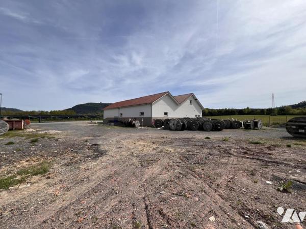 BÂTIMENT PROFESSIONNEL 484 m² – TERRAIN CLOS 3 000 m² – ZONE ARTISANALE