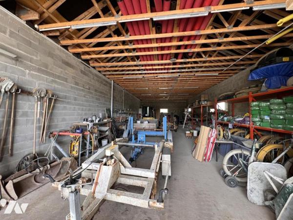 BÂTIMENT PROFESSIONNEL 484 m² – TERRAIN CLOS 3 000 m² – ZONE ARTISANALE