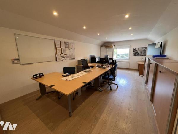 BÂTIMENT PROFESSIONNEL 484 m² – TERRAIN CLOS 3 000 m² – ZONE ARTISANALE