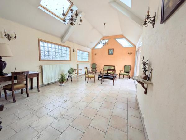 LUZARCHES pavillon avec dépendance et 1100 m² de terrain