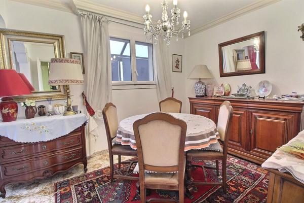 Marignane - À vendre un Appartement de type 4 pièces avec un jardin, une véranda et une place de stationnement privative